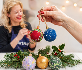 DIY und Aquarellkurse The Art of Painting: Weihnachtskugeln