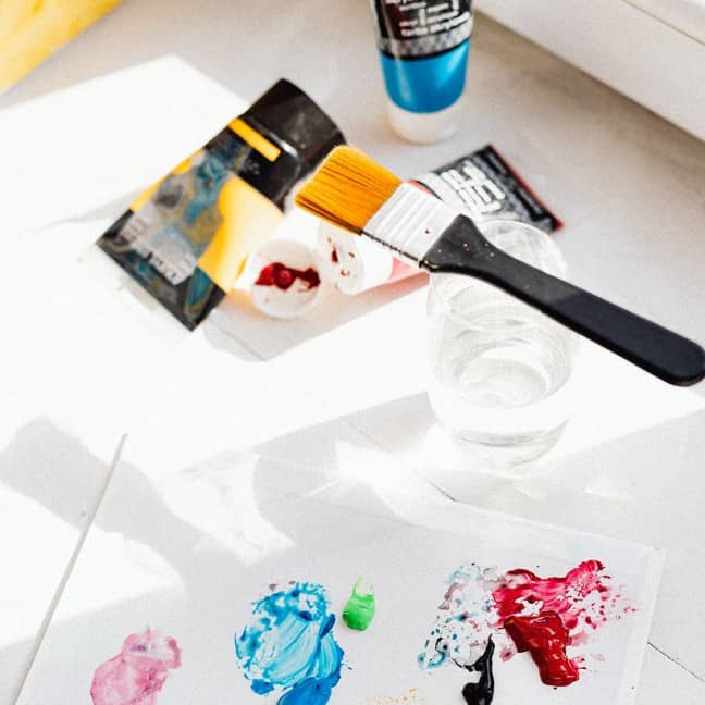 Mit Pinsel und Farben malen lernen