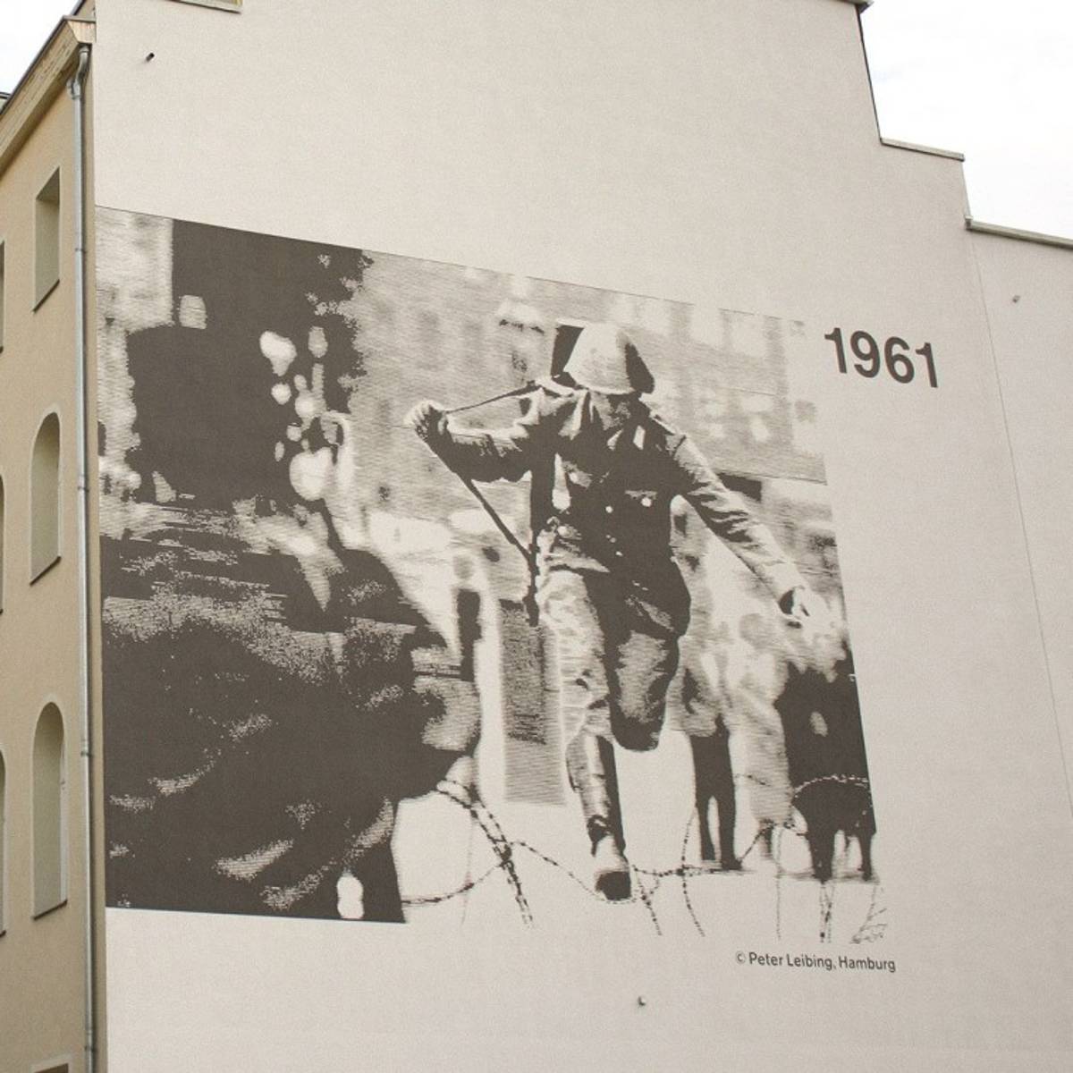 Soldat 1961 Streetart auf einer Hauswand Soldat 1961 Streetart auf einer Hauswand