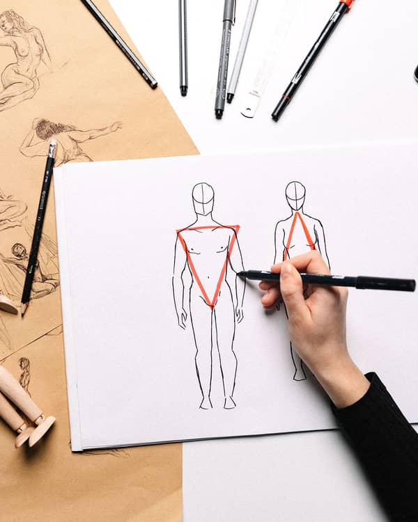 Mensch mit bestimmten Proportionen wird gezeichnet