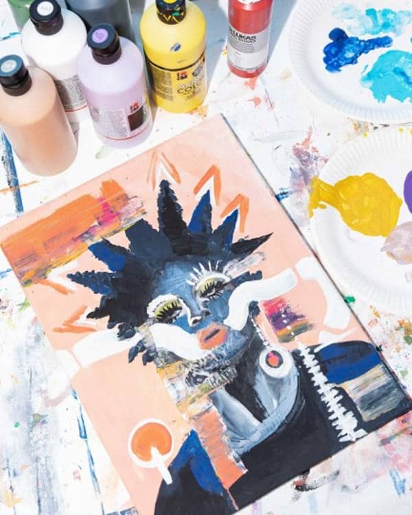 Mixed Media Collage auf einem Tisch