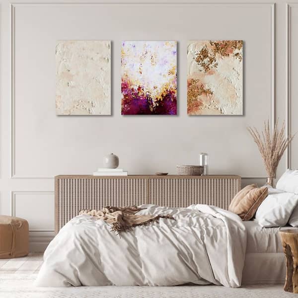 Bilder im Schlafzimmer über einem Bett